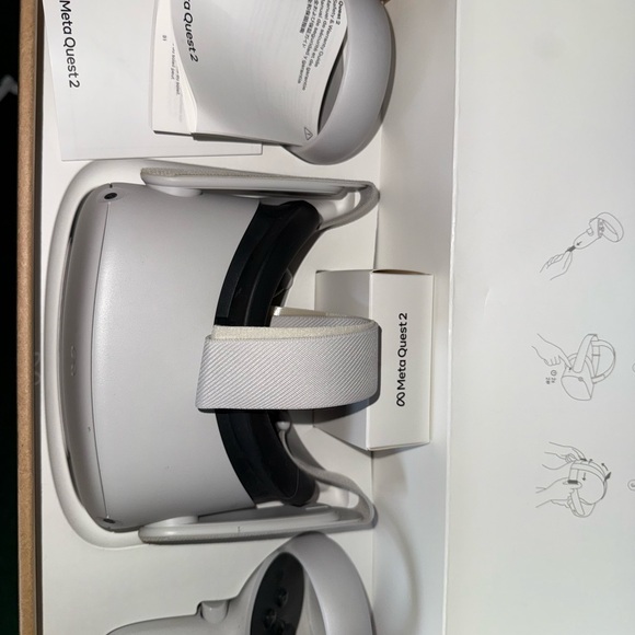 Oculus Meta Quest 2 VR Headset - White - Picture 10 of 11
